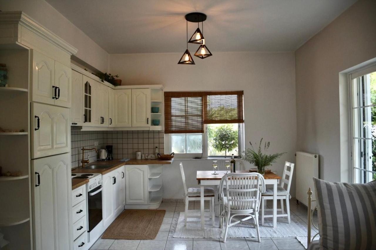 Apartment Beach House Халкис Екстериор снимка